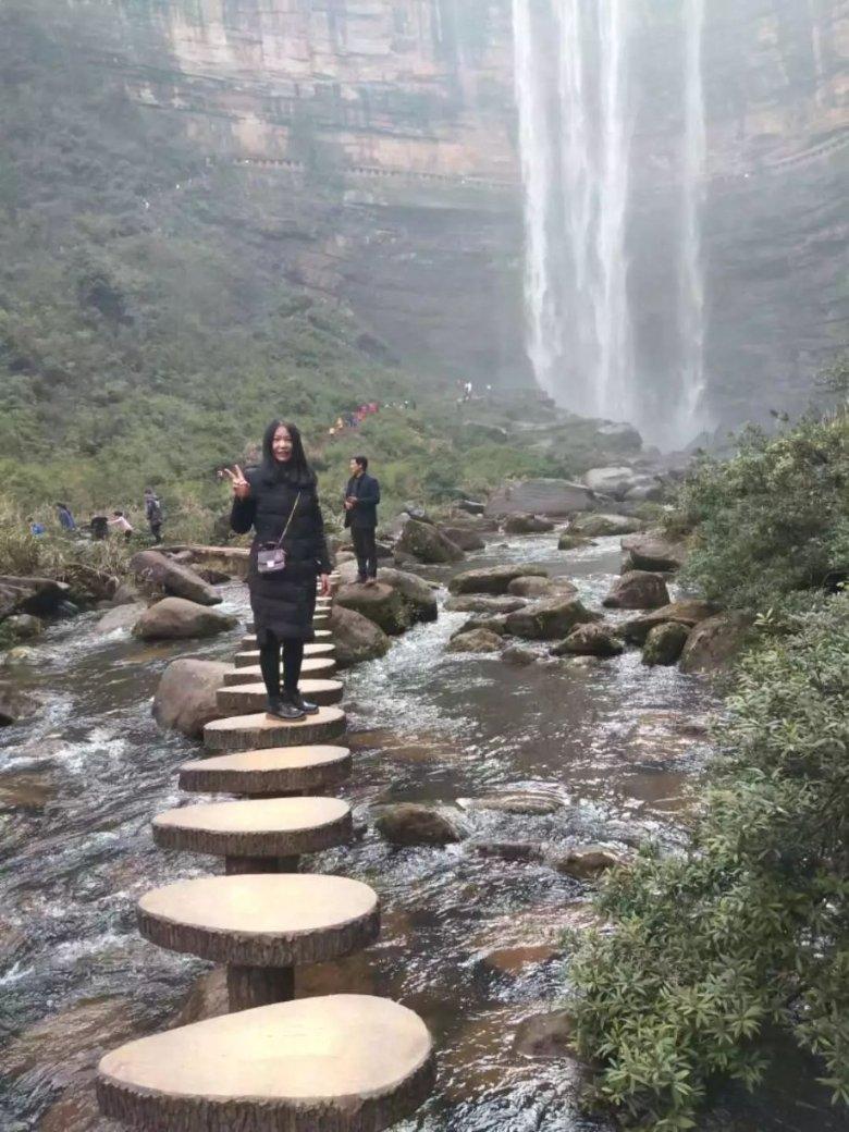这是奔驰哪一款,详细一点,最好配置也说一下!-简明解释-凤凰网